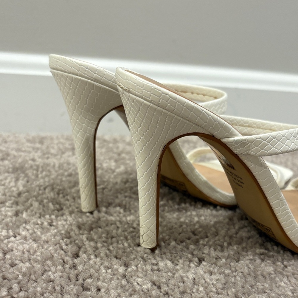 White strappy sandal heels - Picture 2 of 2